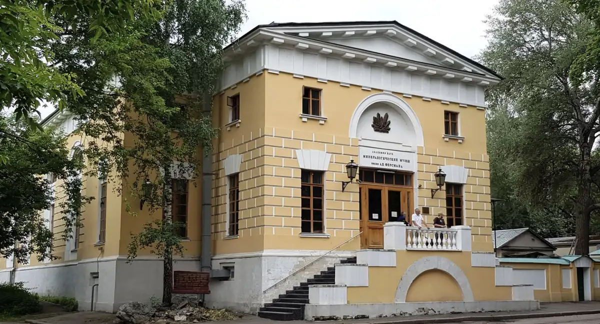 Экскурсия для школьников в Музей минералогии