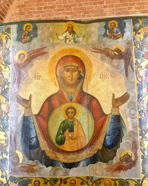 Икона Богоматерь Знамение в Храме Василия блаженного