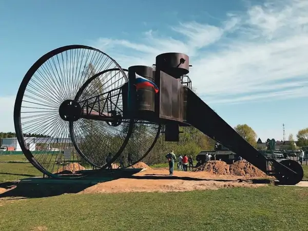снаружи музея танка т-34