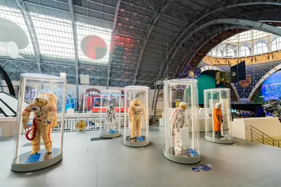 Скафандры космонавтов в Центре космонавтики на ВДНХ