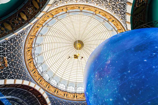 Интерактивная модель солнечной системы в музее космонавтики