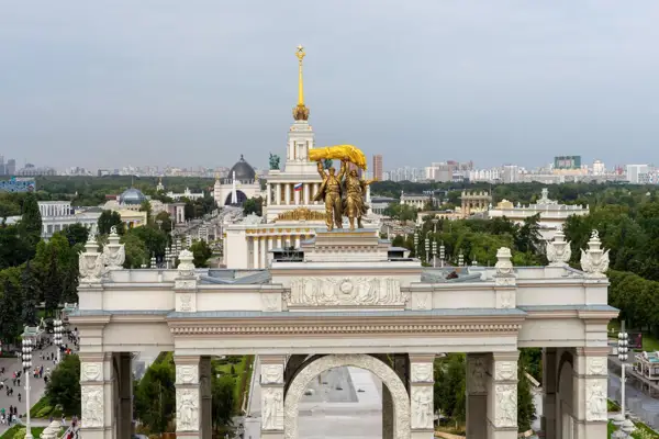Обзорная экскурсия для школьников по ВДНХ с посещением музея «Выставки»
