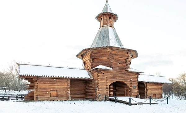 Территория Коломенского зимой